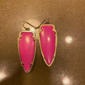 Kendra Scott Jewelry - Kendra Scott Skylar Arrowhead Earrings - Hot Pink Kendra Scott Jewelry - Kendra Scott Skylar Arrowhead Earrings - Hot Pink